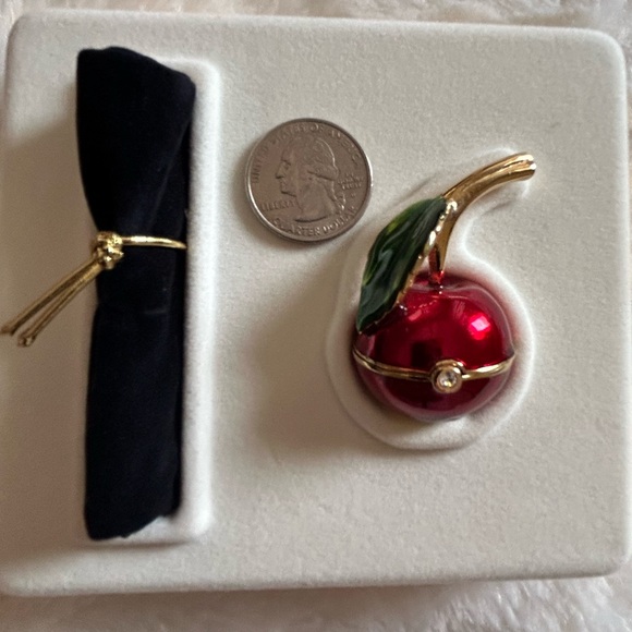 Estee Lauder 2001 Collectible Beautiful Red Cherry - Picture 4 of 5